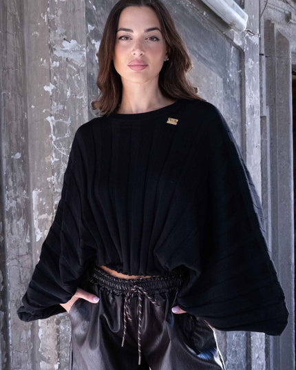 MAG8151 MAGLIA CON MANICA TRAPEZIO NERO
