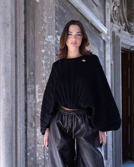 MAG8151 MAGLIA CON MANICA TRAPEZIO NERO