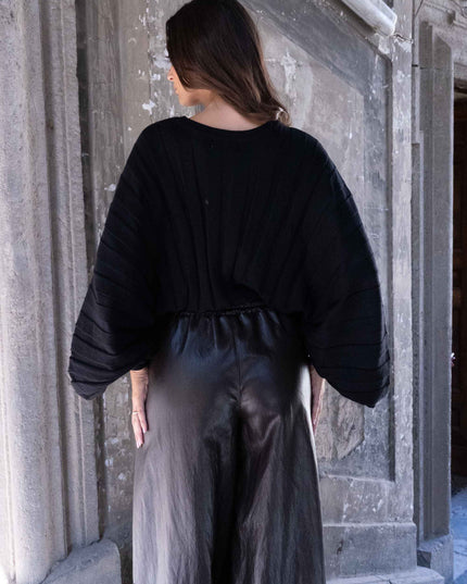 MAG8151 MAGLIA CON MANICA TRAPEZIO NERO