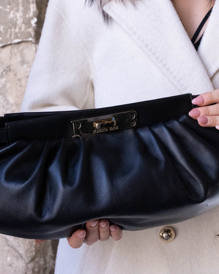 BO01895 CLUTCH ARRICCIATA NERA